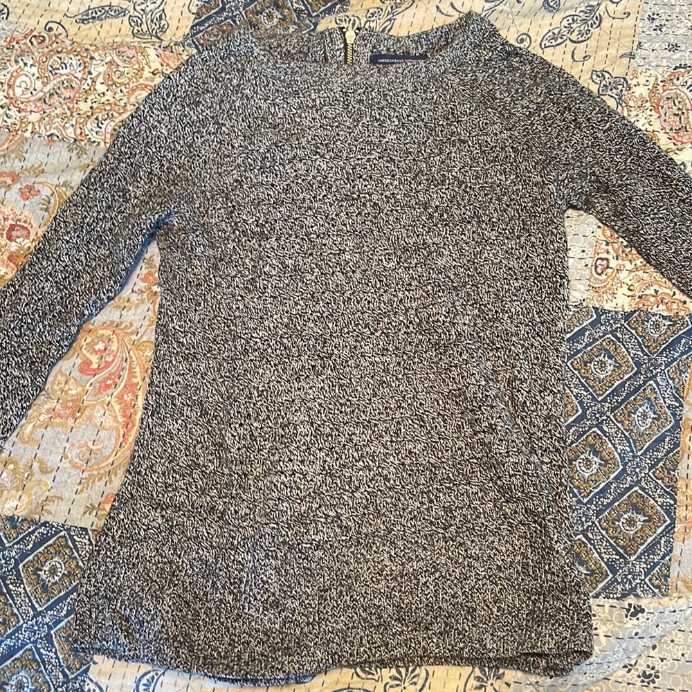 Flattering, lightweight long sleeve sweater with zipper detail